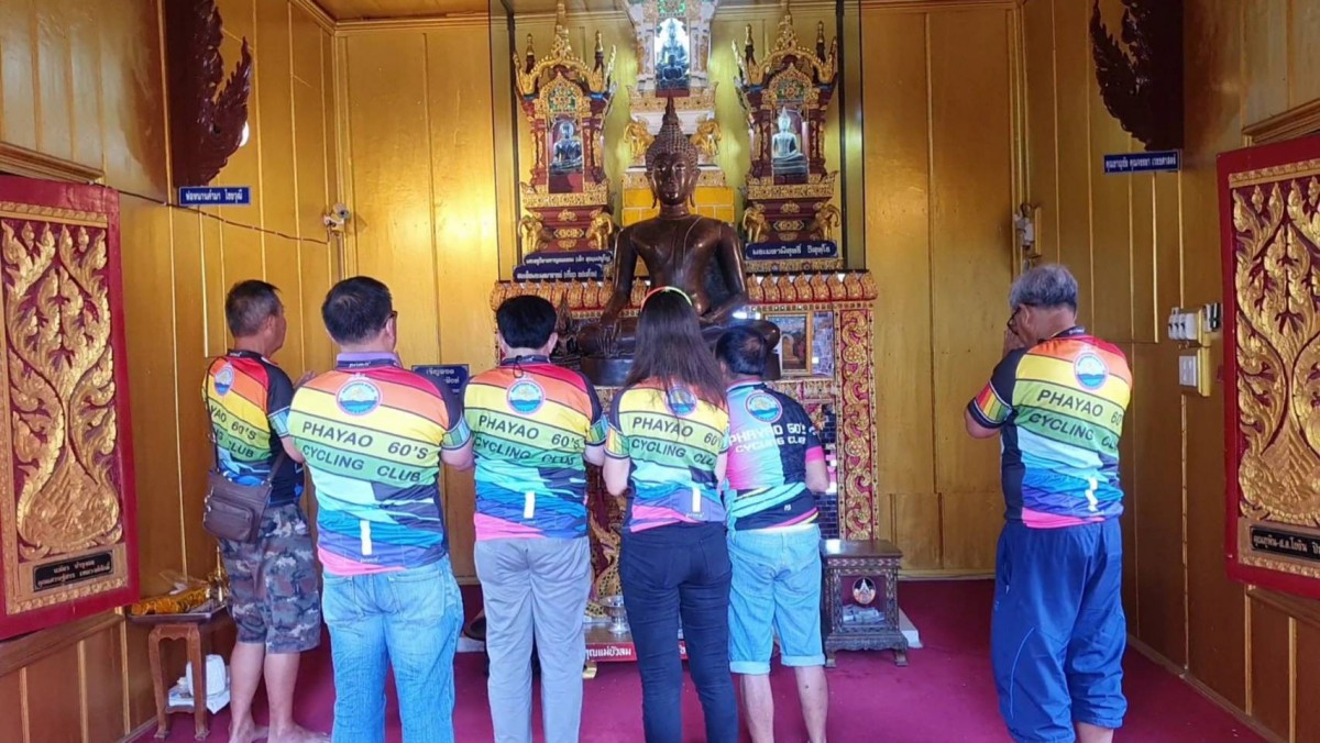 ไหว้พระขอพรพระสิงห์ อายุ กว่า500 ปี ลอดซุ้มใต้ฐานรับโชค