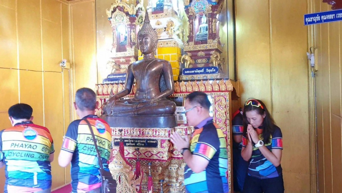 ไหว้พระขอพรพระสิงห์ อายุ กว่า500 ปี ลอดซุ้มใต้ฐานรับโชค