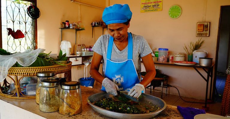 ข้าวยำคุณยาย เมนูสุขภาพเสริม โภชนาการสูง