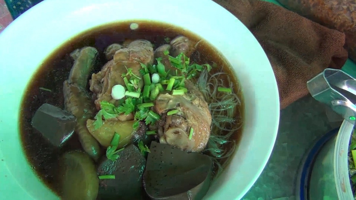 พาชิมก๋วยเตี๋ยวไก่ตุ๋นมะระ กินแล้วอารมณ์ดี