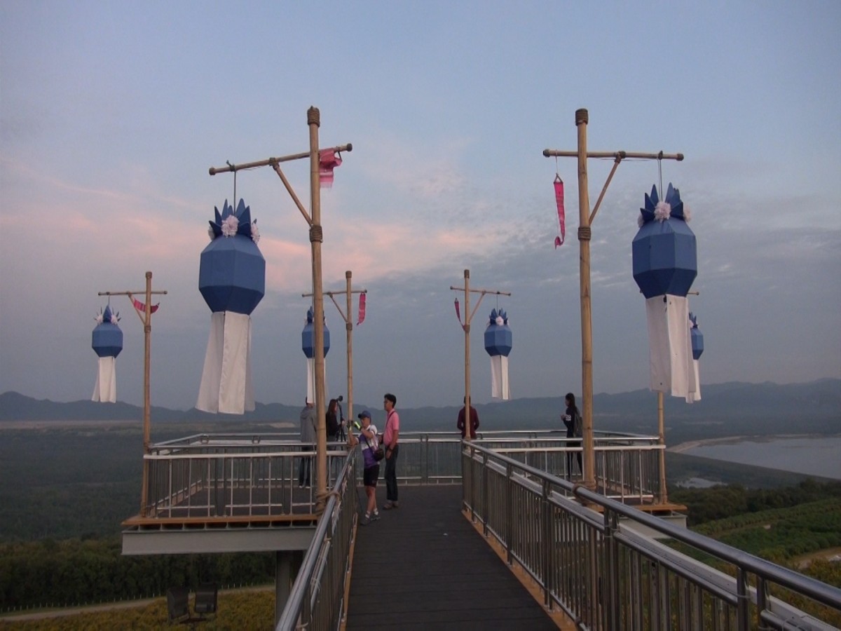 กางเต็นท์ชมทะเลหมอกยามเช้า ที่การไฟฟ้าแม่เมาะ