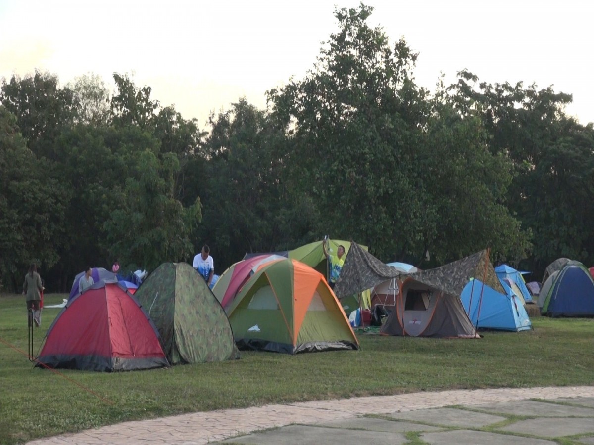 กางเต็นท์ชมทะเลหมอกยามเช้า ที่การไฟฟ้าแม่เมาะ