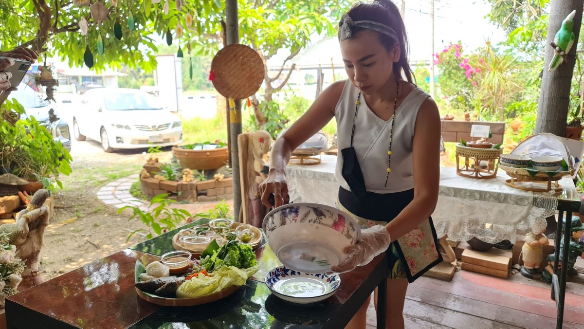 ขนมจีนหม้อดินคุณนาย น้ำยาปักษ์ใต้รสเด็ด