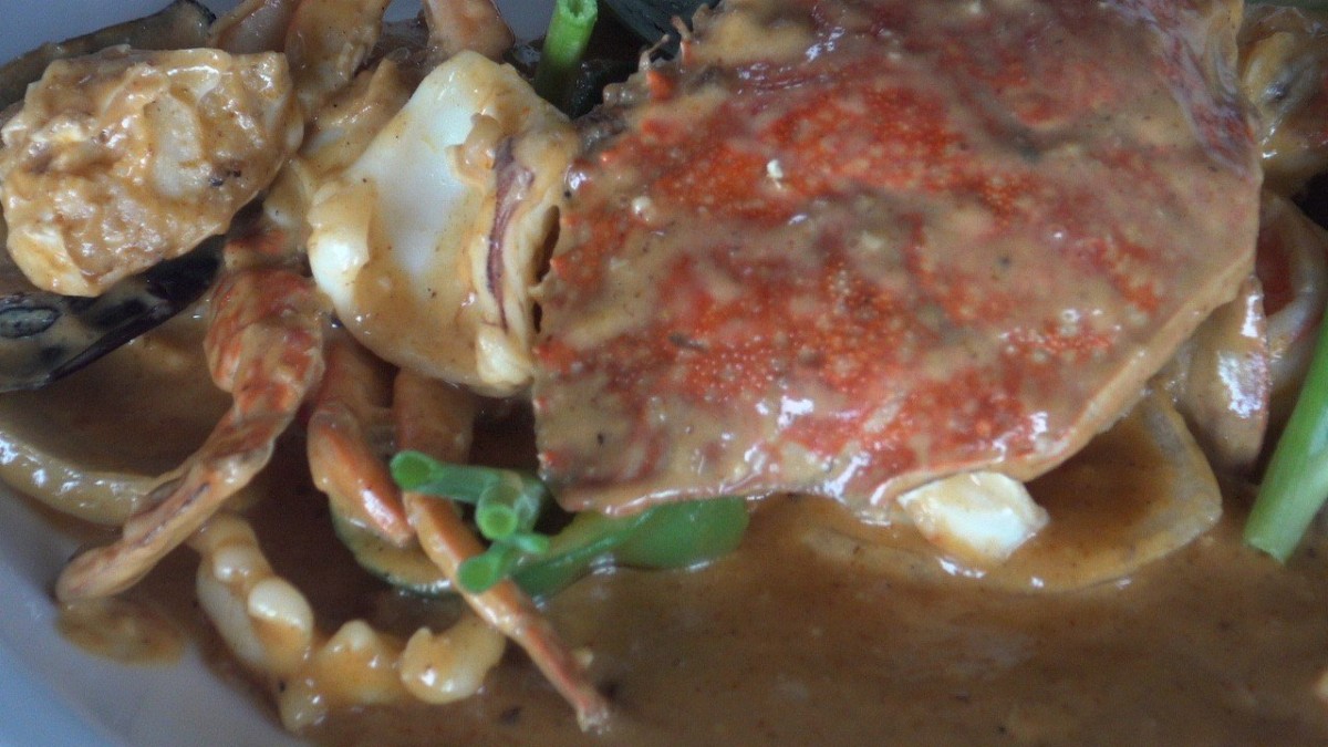 เมนูอร่อย เส้นแกลงผัดทะเล ปลากุเลาเค็ม