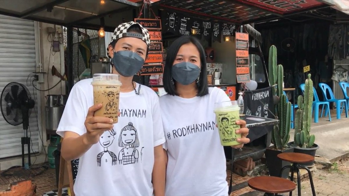 หนึ่งเดียวในโลก ร้านน้ำเก๋ไก๋ ซื้อน้ำแถมแก้วการ์ตูนเสมือนตัวเอง