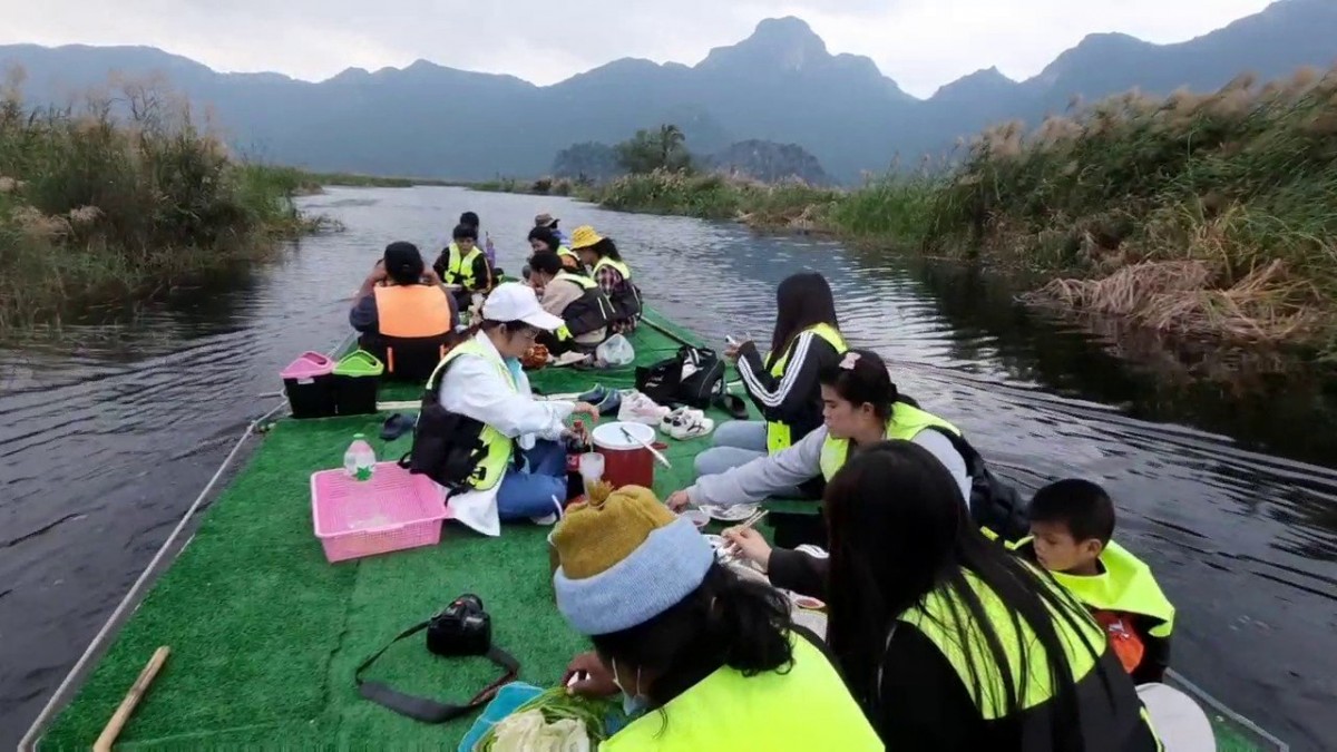 กินหมูกระทะหลัก 100 ล่องแพ ชมวิวหลัก 1000000