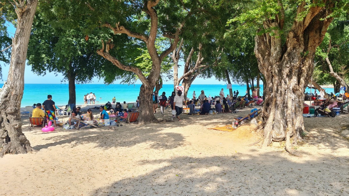 หาดทรายแก้ว สวรรค์ของครอบครัว ที่พักผ่อนหย่อนใจ