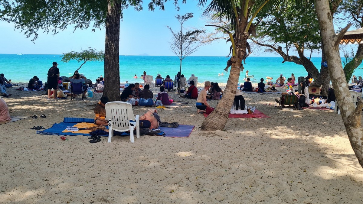 หาดทรายแก้ว สวรรค์ของครอบครัว ที่พักผ่อนหย่อนใจ