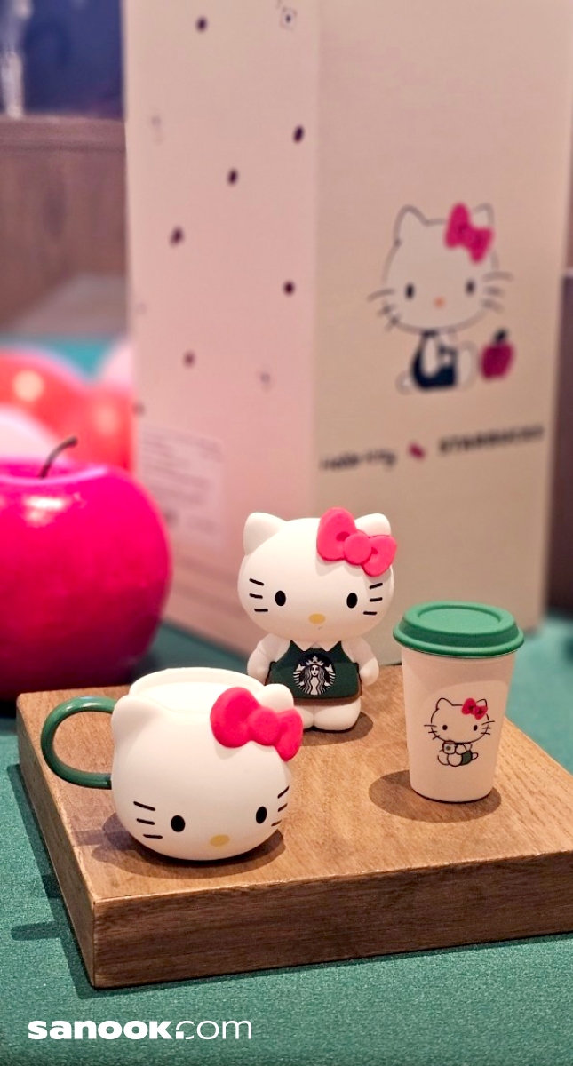 รีวิวเครื่องดื่มรสแอปเปิ้ลและคอลเลกชันสุดคิวท์จาก Hello Kitty | Starbucks