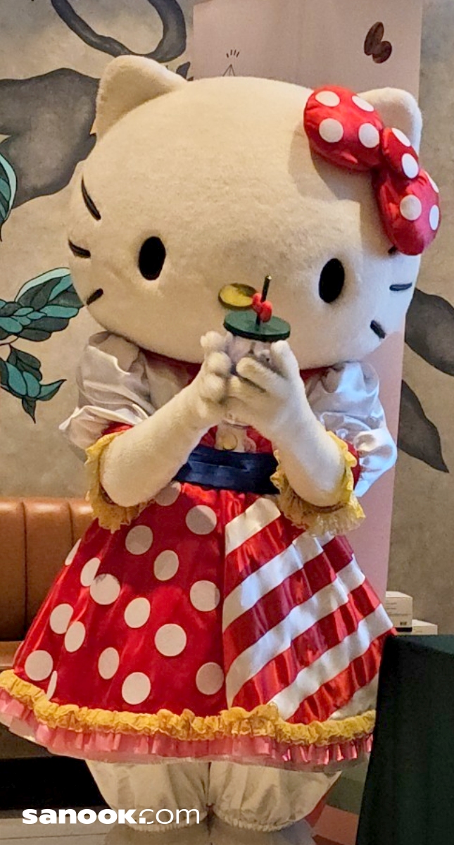 รีวิวเครื่องดื่มรสแอปเปิ้ลและคอลเลกชันสุดคิวท์จาก Hello Kitty | Starbucks