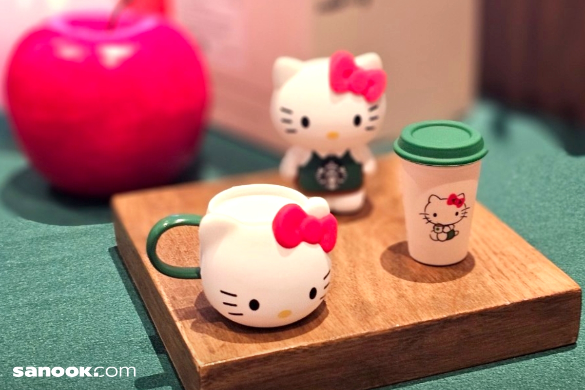 รีวิวเครื่องดื่มรสแอปเปิ้ลและคอลเลกชันสุดคิวท์จาก Hello Kitty | Starbucks