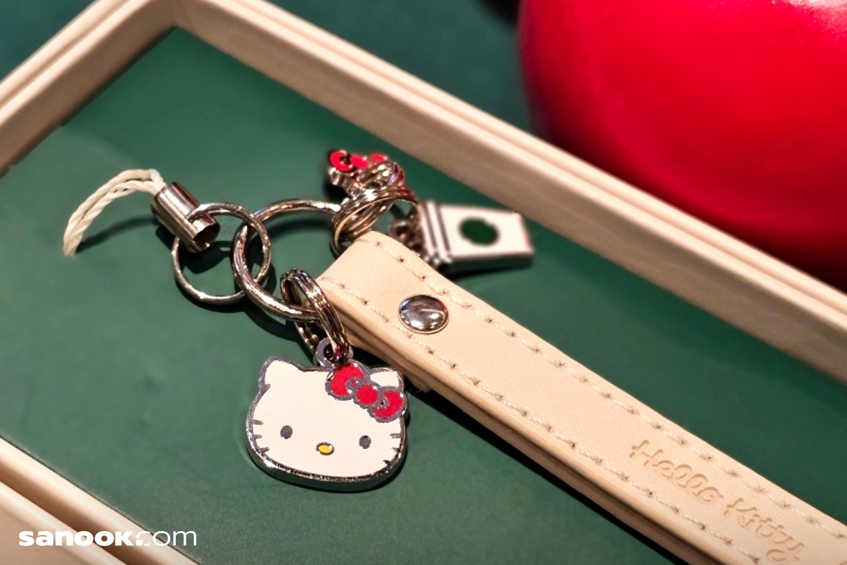 รีวิวเครื่องดื่มรสแอปเปิ้ลและคอลเลกชันสุดคิวท์จาก Hello Kitty | Starbucks