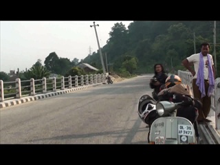 เจโอ๋เวสป้าผจญภัย-กลางสะพาน(เนปาล)