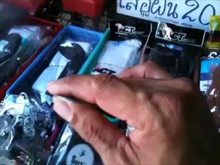 ฝึกควงเหรียญบนฝ่ามือ‬‏