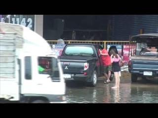 น้่ำท่วมปทุมธานี คลอง2สะพานเหลือง ชีวิตระหว่างน้ำท่วม 25ตุลาคม2554