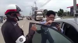 ประชาชนเปรี้ยวกับตำรวจ ภาค 2 เห็นหน้าพี่แกชัดเจน