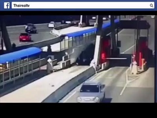 หลับใน! พุ่งชนตู้จ่ายบัตร ด่านปู่เจ้า