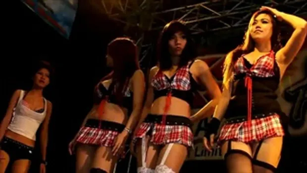 มอเตอร์โชว์ 2011 -  Sexy coyote dancers in red