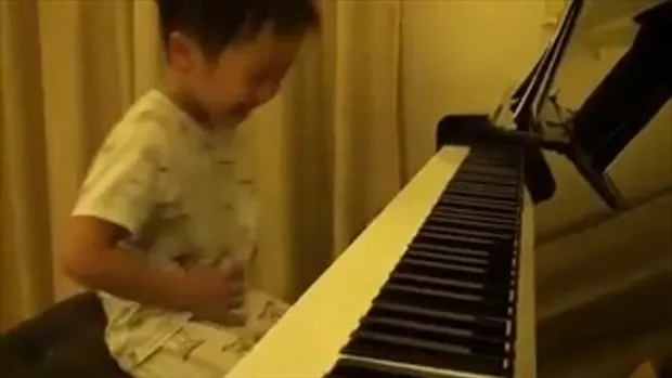 เด็ก 4 ขวบ เล่นเปียโนได้เทพมาก!!