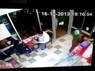 ลูกค้าใจทราม! ขโมยกล่องบริจาค