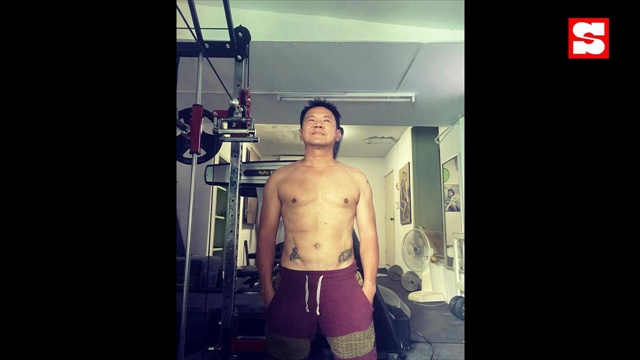 "จาตุรงค์ มกจ๊ก" หุ่นอย่างล่ำ เบ่งกล้ามโชว์ความฟิต ไม่อยากเชื่อว่าอายุ 58 แล้ว