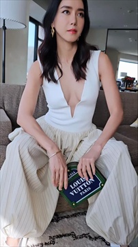 ว้าวมาก "ไอซ์ อภิษฎา" ร่วมชมแฟชั่นที่ปารีส ชุดนี้สวยสะดุดตาจริงๆ