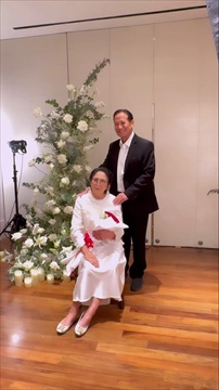 คลิปครอบครัวทองเจือ "พีท-น้ำผึ้ง" และหลานๆ ฉลองแต่งงาน 58 ปีคุณพ่อคุณแม่