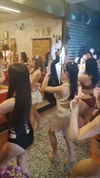 สาว 50 คน นุ่งบิกินี่เต้นรอบพระพรหมเอราวัณ ที่ซานฉง รู้ค่าจ้างแต่ละคนแล้วช็อก