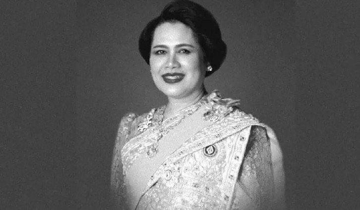 สมเด็จพระนางเจ้าสิริกิติ์ พระบรมราชินีนาถ