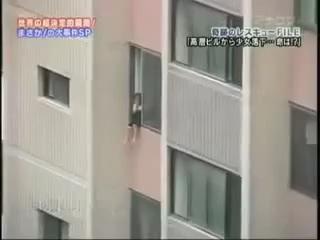 เด็กปีนหน้าต่างเล่นพลาดตก สยอง!!