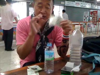 สอนเอาเหรียญเข้าขวด อ.สมศักดิ์.mov