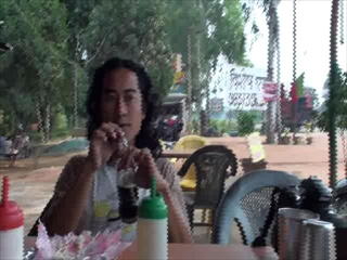 เจโอ๋เวสป้าผจญภัย-ทานร้านอาหารสุดหรู