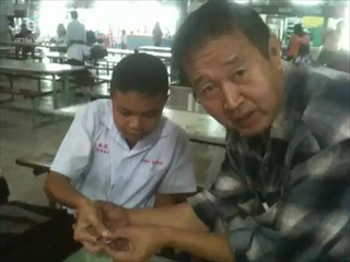 สอนเด็กเล่นกลเหรียญ