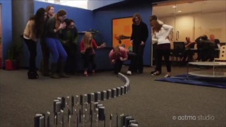 ไอโฟน 5 จำนวน 10,000 เครื่อง มาทำเป็น โดมิโน่