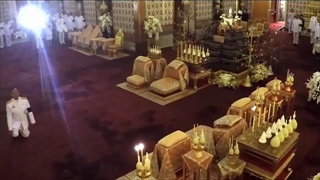 พสกนิกรตื้นตัน...สมเด็จพระเทพฯ ทรงกราบพระบรมศพรัชกาลที่ 9 แทบพื้น