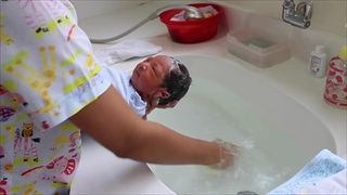วิธีอาบน้ำเด็กทารก สำหรับคุณแม่มือใหม่