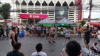 สาวจ้ำม่ำโชว์สเต็ปตีลังกา-ฉีกขา รับสงกรานต์ น้ำหนักไม่ใช่อุปสรรคของความแซ่บ