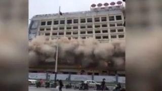 ไม่ธรรมดา!! วินาทีการระเบิดรื้อถอนตึกของจีน ทำเอาผู้คนแตกตื่นนึกว่าตึกถล่ม