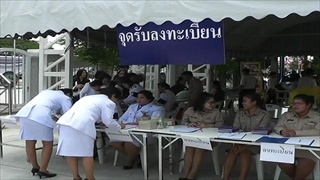 Sakorn News : ประชาชนเดินทางรอรับเสด็จสมเด็จพระเทพฯ