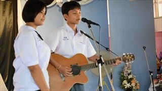 "แน็ท ศิริพงษ์"  โชว์ร้องเพลง "เรื่องขี้หมา" กลางโรงเรียนบ้านหนองนาคำ อุดรธานี