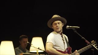 Niall Horan - Dancing in the Moonlight (Live in Singapore 070717)