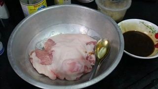 สูตรหมักคอหมูย่าง นุ่มอร่อย + น้ำจิ้มแจ่วรสเด็ด l อร่อยพุง