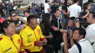 สนามบินแทบแตก! เมื่อศรีสะเกษ ฮีโร่แชมป์โลกชาวไทยกลับถึงสุวรรณภูมิ