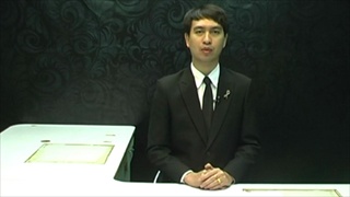 Sakorn News :  ยืนสงบนิ้งและร้องเพลงสรรเสริญพระบารมี