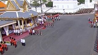 ในหลวง ร.10 ทรงพระเมตตา ทหารพลธงเป็นลม ล้มลงต่อหน้าพระพักตร์ สั่งดูแลใกล้ชิด