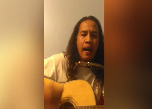 ชื่นชม! 'ดาว ขำมิน' แต่งเพลงเล่นกีต้าร์ให้ 'ตูน บอดี้สแลม'