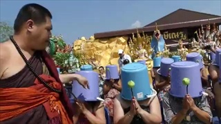 กุมารเจ้าสัวให้โชค !! แห่จุดประทัดแก้บนอาศรมฤๅษีเณร หลังถูกรางวัลเลขท้าย 50 ใบ