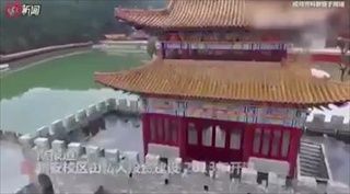 สุดอลังการ มหาวิทยาลัยจีนทุ่มทุนสร้างอาคารโบราณราวพระราชวัง