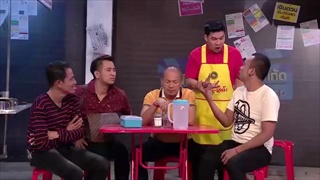 เขาว่าก๋วยเตี๋ยวร้านนี้มีทุกอย่าง พี่โรเบิร์ต ก็เลยจัดไป 2 เมนู