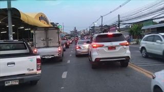 คนไทยก็ทำได้ แห่ชื่นชม รถบนถนนสามัคคีกันหลบให้รถพยาบาล เบี่ยงทางให้ทุกคัน